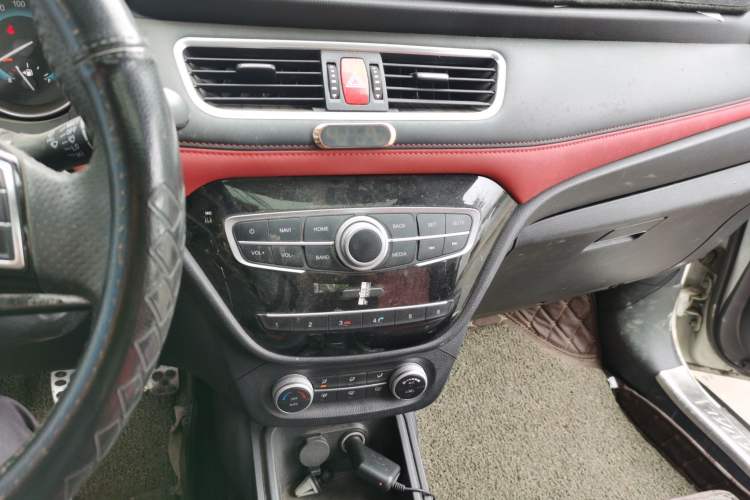 Used Haval H1 2016 Revised Version Blue Badge 1.5L Manual Luxury Edition Audio And AC Panel