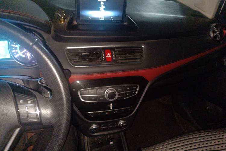 Used Haval H1 2016 Revised Version Blue Badge 1.5L AMT Luxury Edition Audio And AC Panel