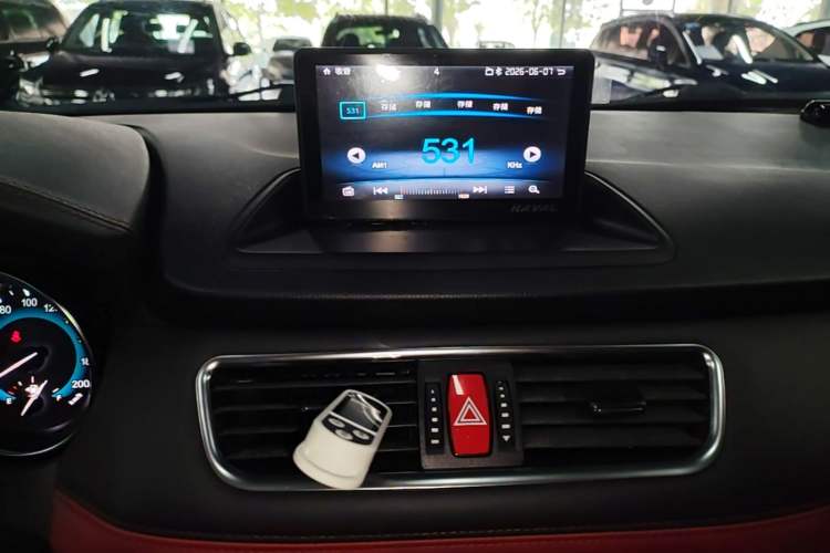Used Haval H1 2016 Revised Version Blue Badge 1.5L AMT Luxury Edition Audio And AC Panel
