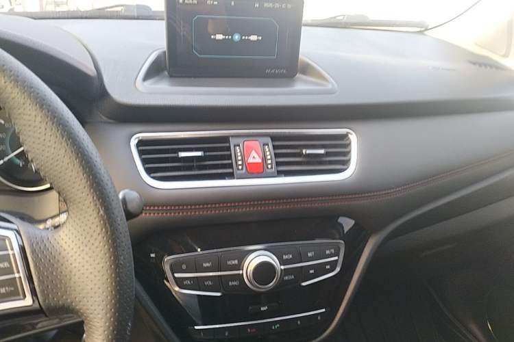 Used Haval H1 2016 Revised Version Blue Badge 1.5L Manual Luxury Edition Audio And AC Panel