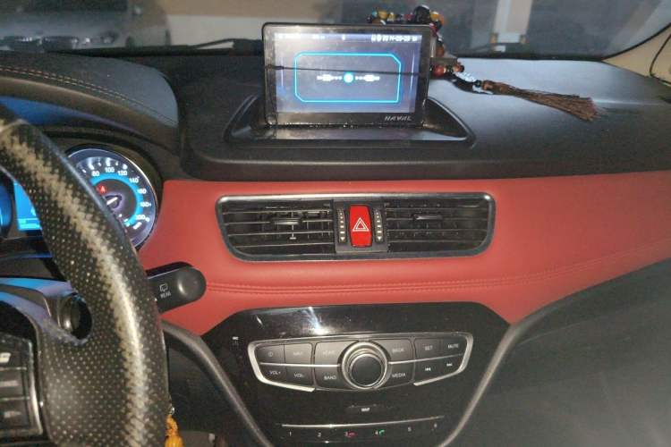 Used Haval H1 2016 Blue Label 1.5L AMT Urban Model Audio And AC Panel