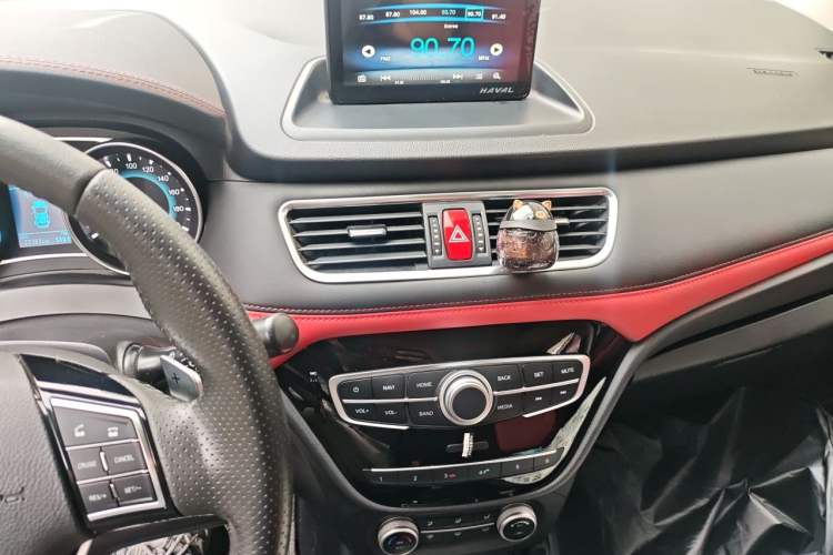 Used Haval H1 2016 Revised Version Blue Badge 1.5L AMT Luxury Edition Audio And AC Panel