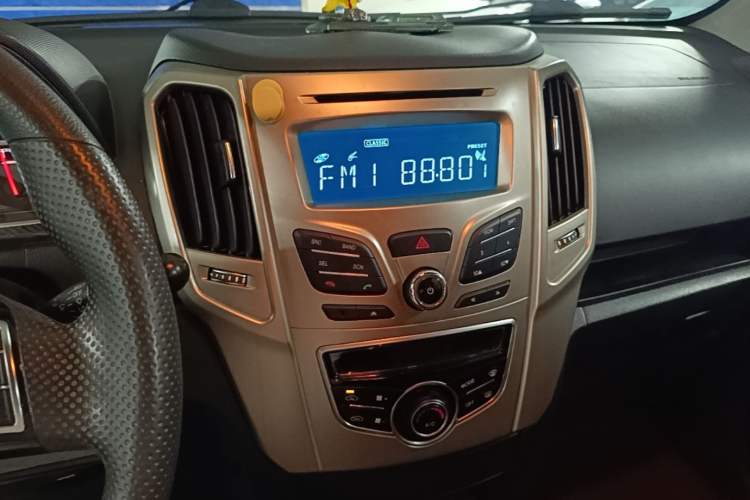 Used Haval H1 2016 Red Label 1.5L AMT Comfort Model Audio And AC Panel