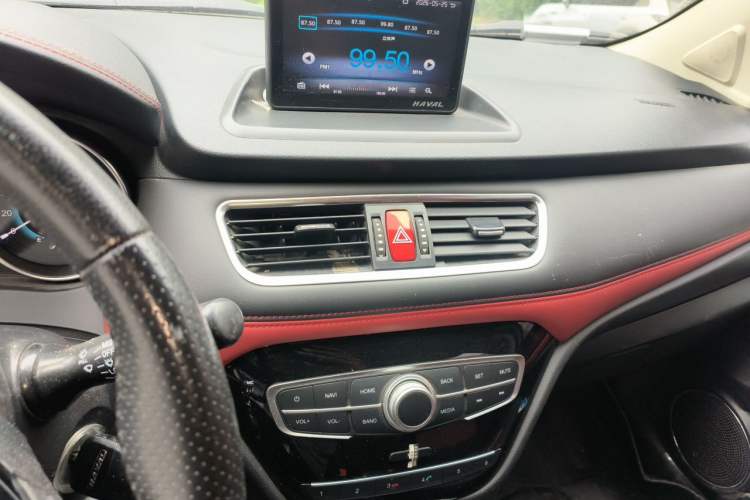 Used Haval H1 2016 Revised Version Blue Badge 1.5L AMT Comfort Edition Audio And AC Panel