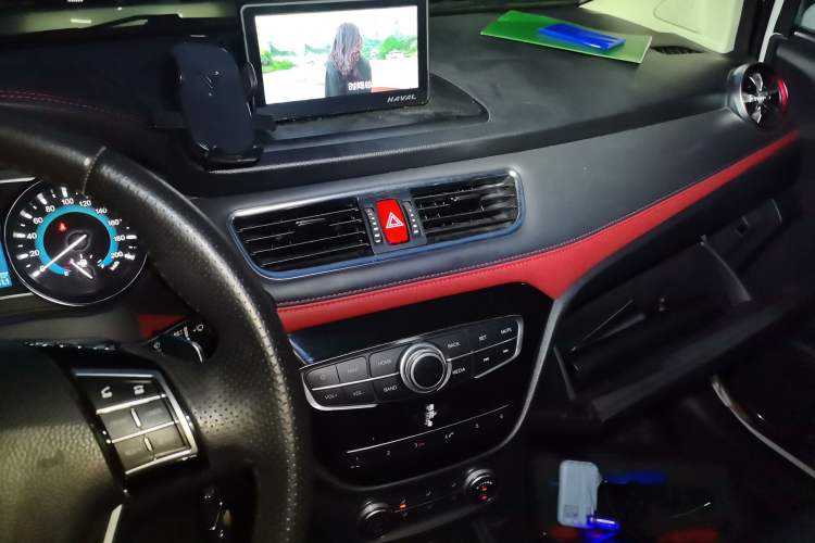 Used Haval H1 2016 Revised Version Blue Badge 1.5L AMT Luxury Edition Audio And AC Panel