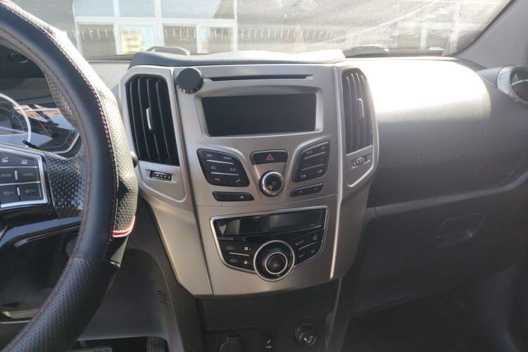 Used Haval H1 2016 Red Label 1.5L AMT Comfort Model Audio And AC Panel