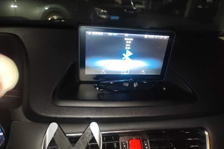 Used Haval H1 2016 Revised Version Blue Badge 1.5L AMT Luxury Edition Audio And AC Panel