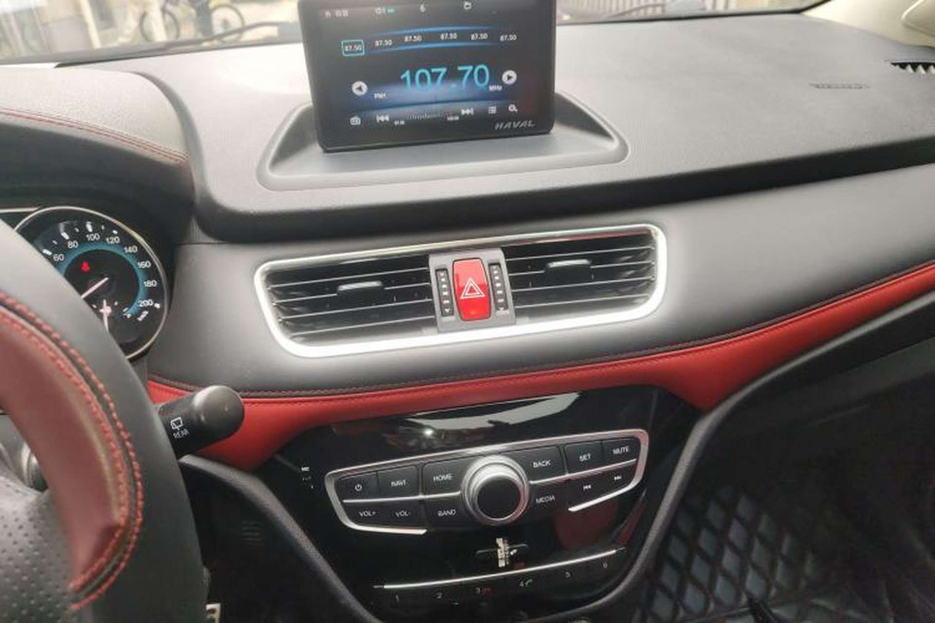 Used Haval H1 2016 Revised Version Blue Badge 1.5L Manual Luxury Edition Audio And AC Panel