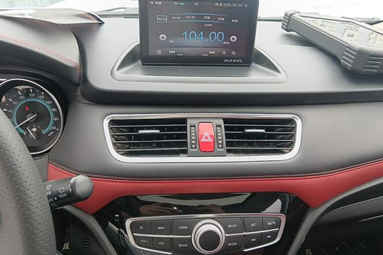 Used Haval H1 2016 Revised Version Blue Badge 1.5L AMT Luxury Edition Audio And AC Panel