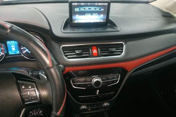 Used Haval H1 2016 Revised Version Blue Badge 1.5L AMT Luxury Edition Audio And AC Panel