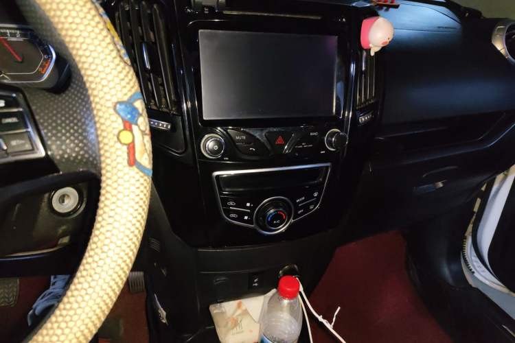 Used Haval H1 2016 Red Label 1.5L Manual Comfort Edition Audio And AC Panel