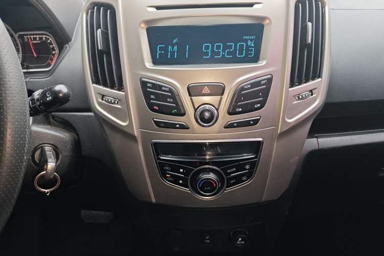 Used Haval H1 2016 Red Label 1.5L AMT Comfort Model Audio And AC Panel