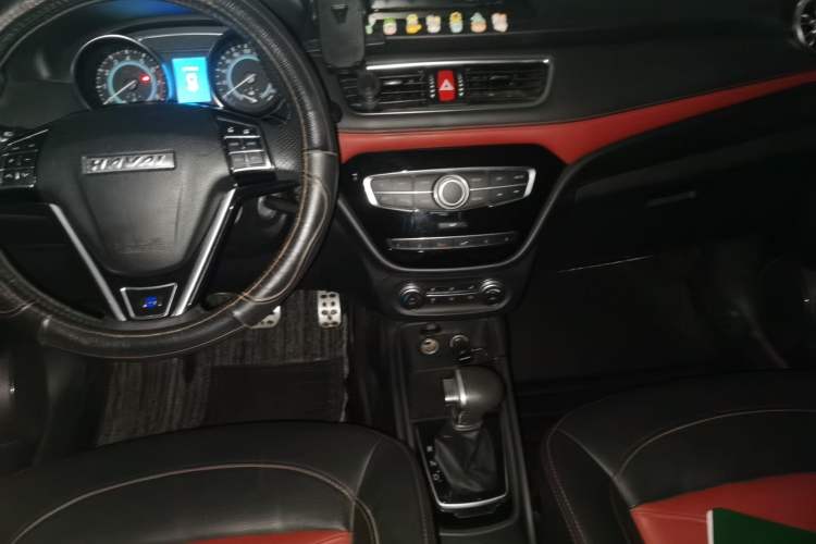Used Haval H1 2016 Revised Version Blue Badge 1.5L AMT Luxury Edition Center Console