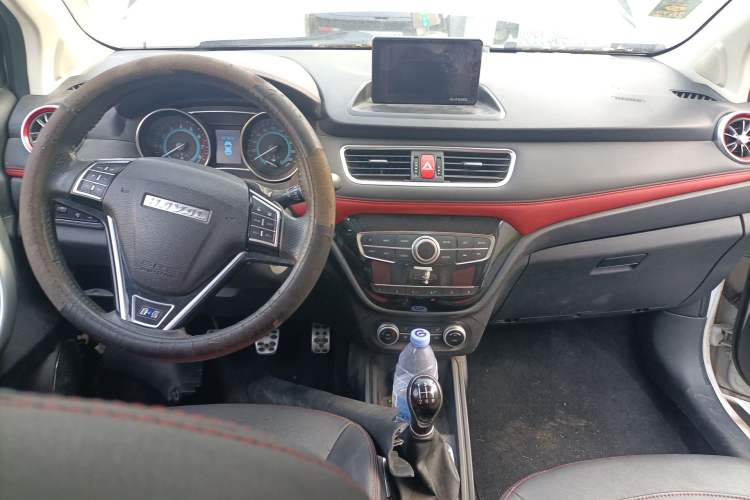 Used Haval H1 2016 Revised Version Blue Badge 1.5L Manual Luxury Edition Center Console