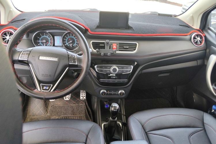 Used Haval H1 2016 Revised Version Blue Badge 1.5L Manual Luxury Edition Center Console
