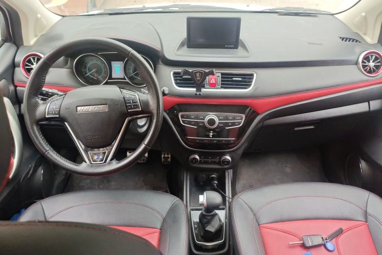 Used Haval H1 2016 Revised Version Blue Badge 1.5L AMT Luxury Edition Center Console