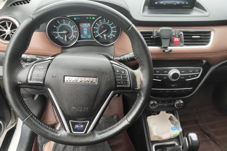 Used Haval H1 2016 Blue Label 1.5L AMT Luxury Model Center Console