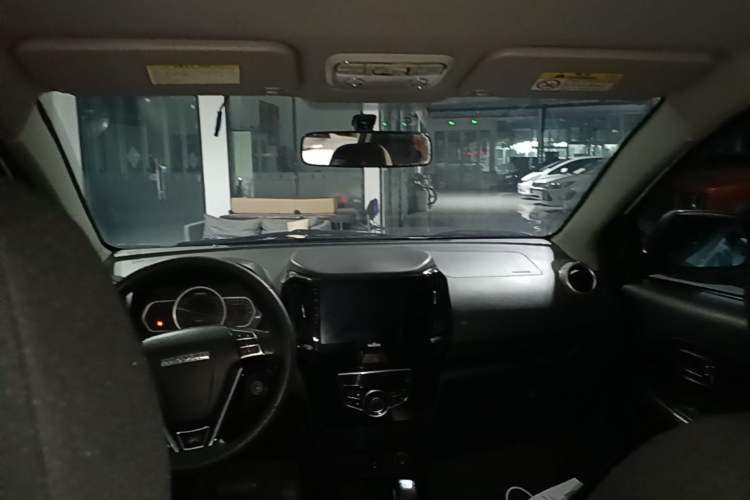 Used Haval H1 2016 Red Label 1.5L AMT Comfort Model Center Console