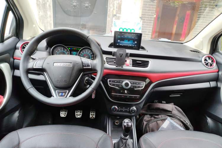 Used Haval H1 2016 Revised Version Blue Badge 1.5L Manual Luxury Edition Center Console