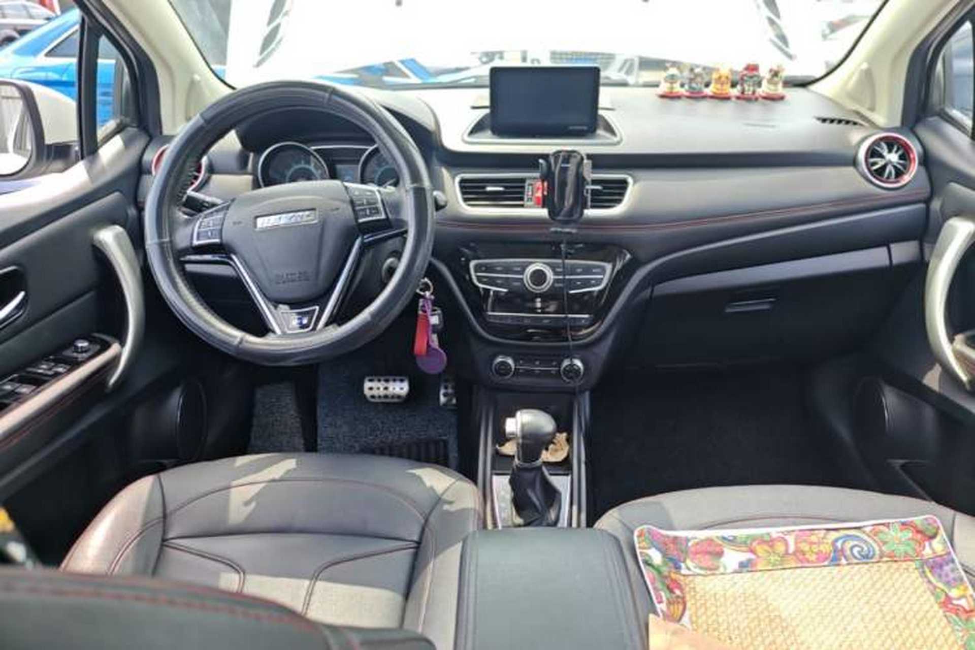 Used Haval H1 2016 Revised Version Blue Badge 1.5L AMT Luxury Edition Center Console
