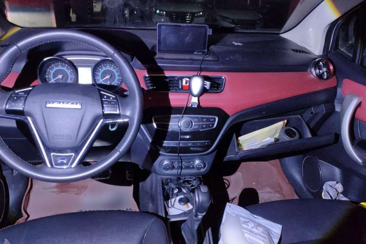 Used Haval H1 2016 Blue Label 1.5L AMT Luxury Model Center Console