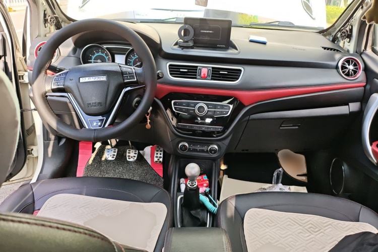 Used Haval H1 2016 Revised Version Blue Badge 1.5L Manual Luxury Edition Center Console