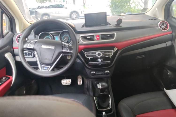 Used Haval H1 2016 Revised Version Blue Badge 1.5L AMT Luxury Edition Center Console