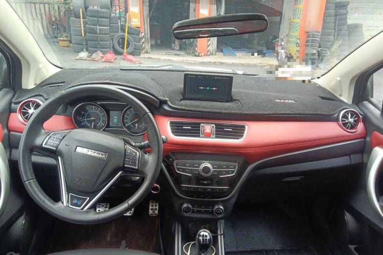Used Haval H1 2016 Blue Label 1.5L Manual Luxury Model Center Console