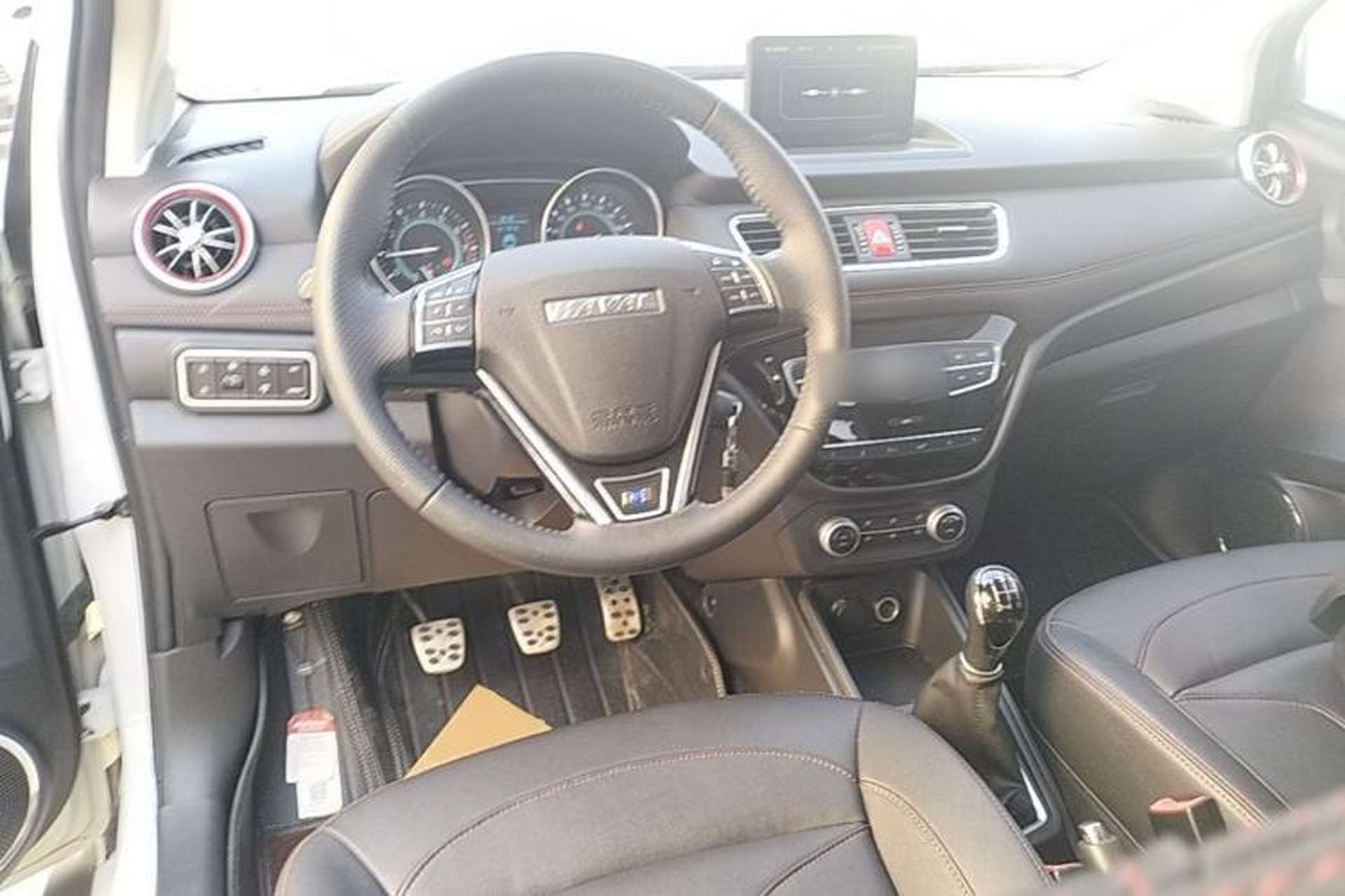 Used Haval H1 2016 Revised Version Blue Badge 1.5L Manual Luxury Edition Center Console