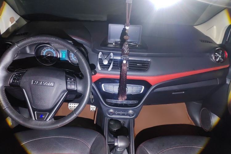 Used Haval H1 2016 Revised Version Blue Badge 1.5L AMT Luxury Edition Center Console