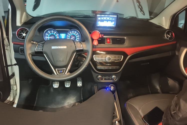 Used Haval H1 2016 Revised Version Blue Badge 1.5L Manual Comfort Edition Center Console