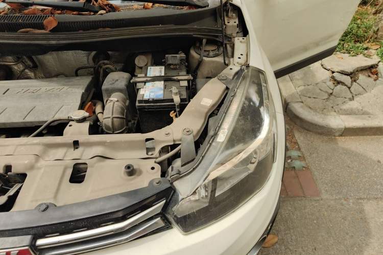 Used Haval H1 2016 Red-Label 1.5L AMT Luxury Model Engine Bay Left