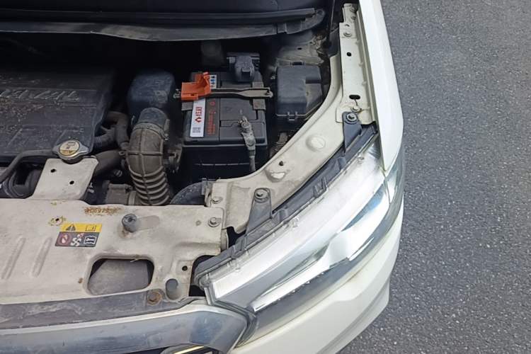 Used Haval H1 2016 Blue Label 1.5L AMT Luxury Model Engine Bay Left