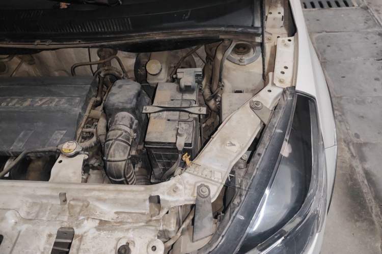 Used Haval H1 2016 Red Label 1.5L Manual Comfort Edition Engine Bay Left