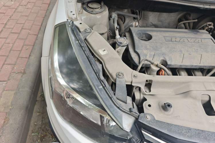Used Haval H1 2016 Red-Label 1.5L AMT Luxury Model Engine Bay Right