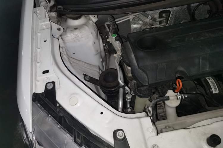 Used Haval H1 2016 Revised Version Blue Badge 1.5L AMT Luxury Edition Engine Bay Right