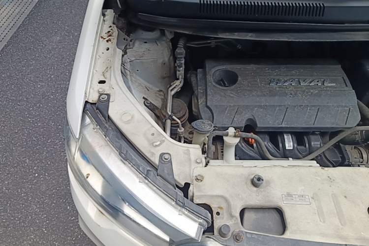 Used Haval H1 2016 Blue Label 1.5L AMT Luxury Model Engine Bay Right