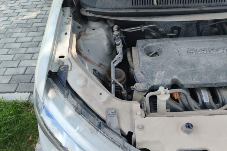 Used Haval H1 2016 Blue Label 1.5L Manual Luxury Model Engine Bay Right