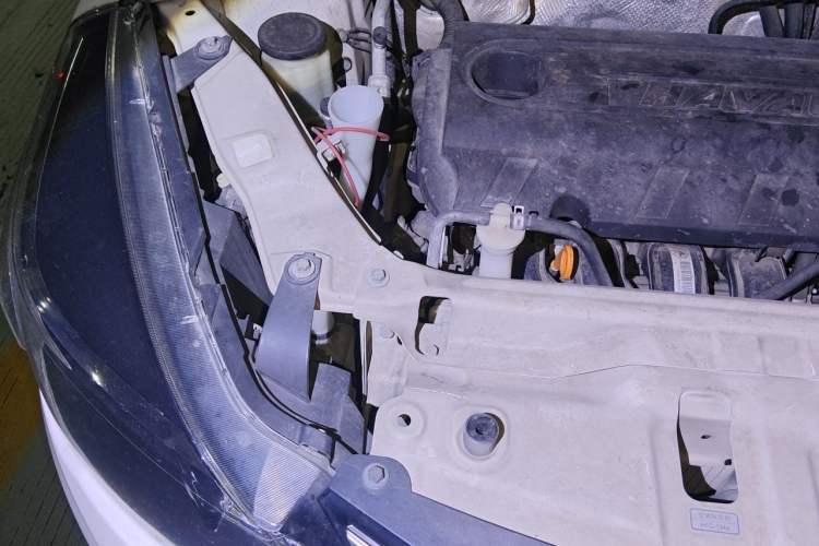 Used Haval H1 2016 Red Label 1.5L AMT Comfort Model Engine Bay Right