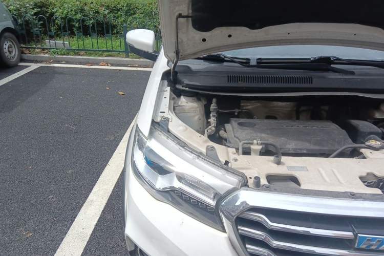 Used Haval H1 2016 Blue Label 1.5L Manual Luxury Model Engine Bay Right