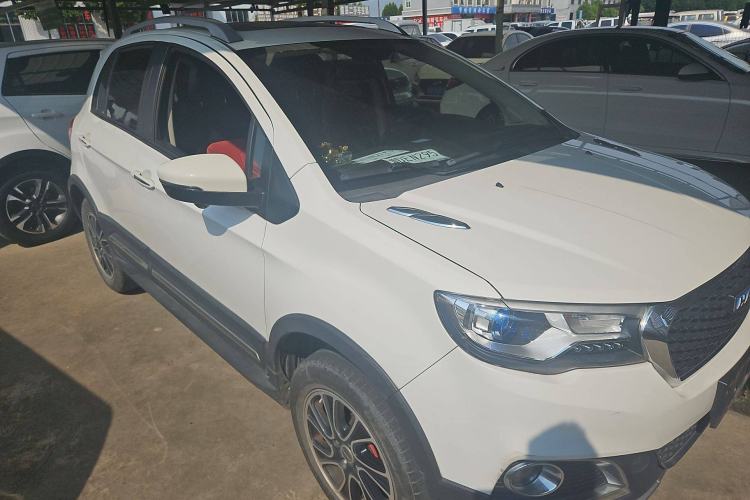 Used Haval H1 2016 Revised Version Blue Badge 1.5L AMT Luxury Edition Exterior 2