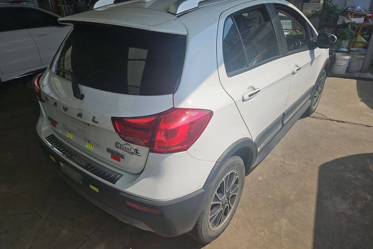 Used Haval H1 2016 Revised Version Blue Badge 1.5L AMT Luxury Edition Exterior 3