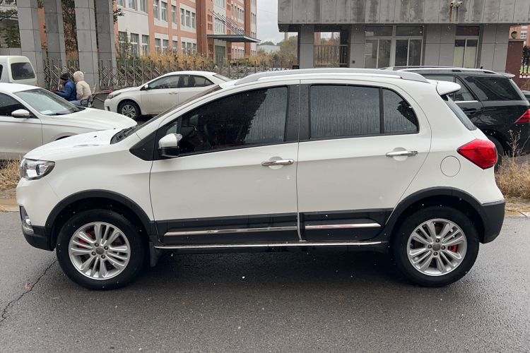Used Haval H1 2016 Blue Label 1.5L Manual Urban Model Exterior 5