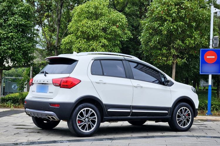 Used Haval H1 2016 Revised Version Blue Badge 1.5L AMT Luxury Edition Exterior 5