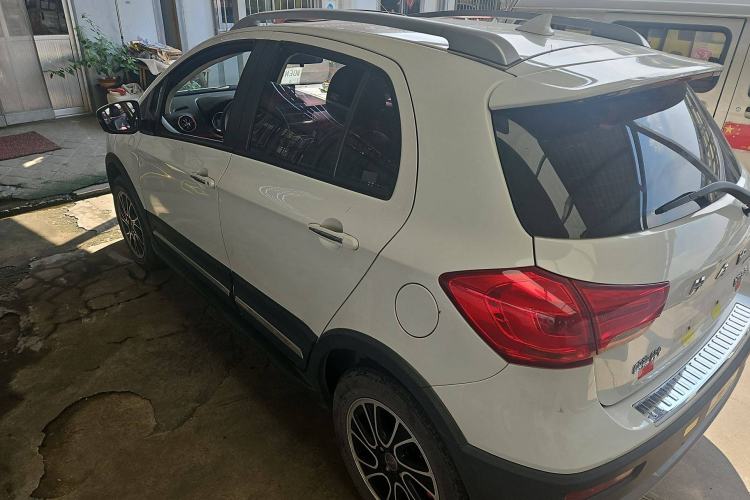 Used Haval H1 2016 Revised Version Blue Badge 1.5L AMT Luxury Edition Exterior 5