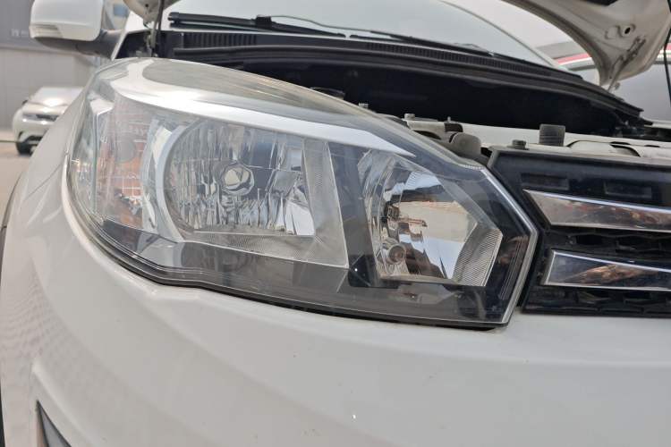 Used Haval H1 2016 Red-Label 1.5L AMT Luxury Model Exterior 6