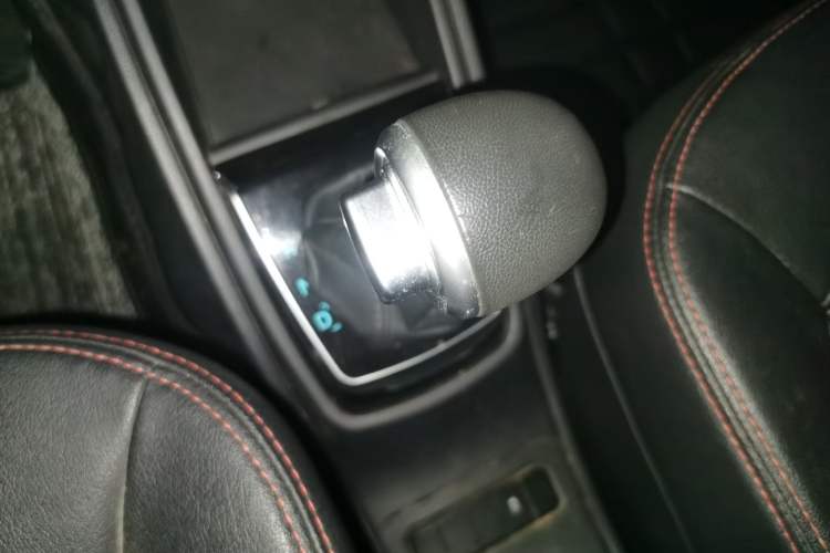 Used Haval H1 2016 Revised Version Blue Badge 1.5L AMT Luxury Edition Gear Lever
