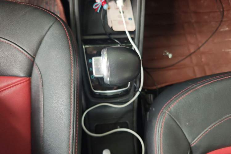 Used Haval H1 2016 Revised Version Blue Badge 1.5L AMT Luxury Edition Gear Lever