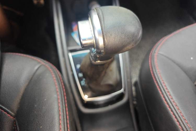 Used Haval H1 2016 Revised Version Blue Badge 1.5L AMT Luxury Edition Gear Lever
