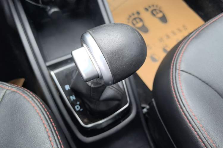 Used Haval H1 2016 Revised Version Blue Badge 1.5L AMT Comfort Edition Gear Lever